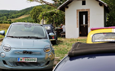 Probefahrt mit dem neuen Fiat 500e. Ein Vergleich zu den klassischen Fiat 500 F